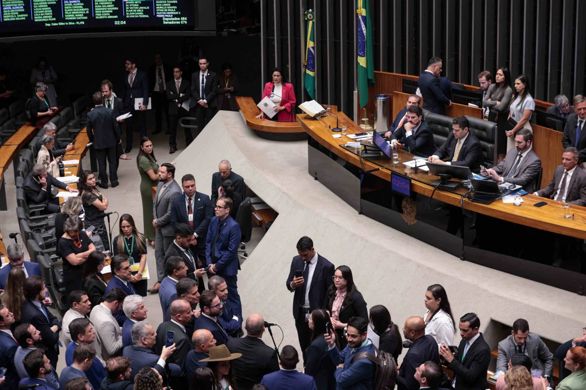 Empoderado por emendas, Congresso se engaja menos com presidenciáveis