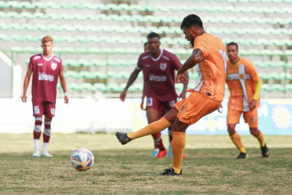 Com um a menos, Brasiliense vence o Santa Maria pelo Candangão