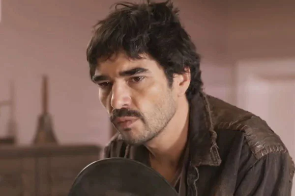 Foto colorida de Pajeú, personagem da novela Mar do Sertão - Metrópoles