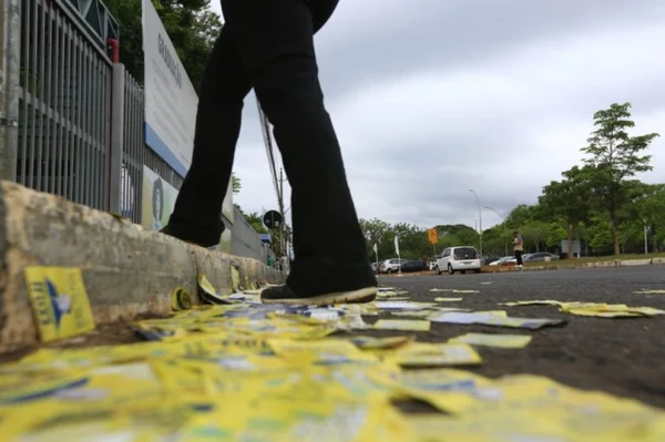 Vídeo mostra eleitores cobrando pagamento por voto em candidato em PE