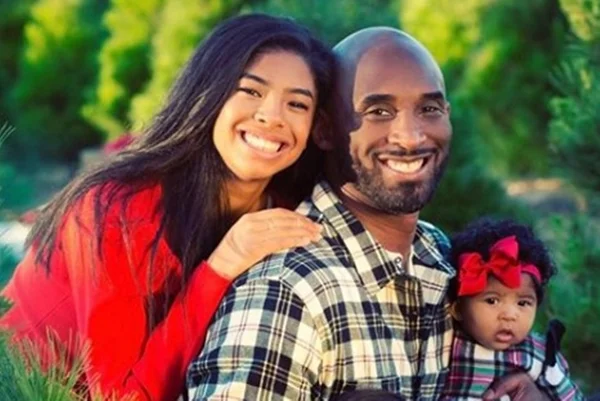Família de Kobe Bryant prepara funeral após liberação dos corpos