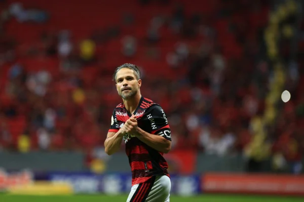 Veja momento que Diego Ribas conta aos filhos que deixará o Flamengo