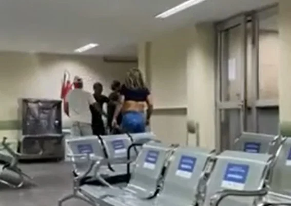Imagem colorida de pai e filha que espancaram médica no Rio de Janeiro - Metrópoles