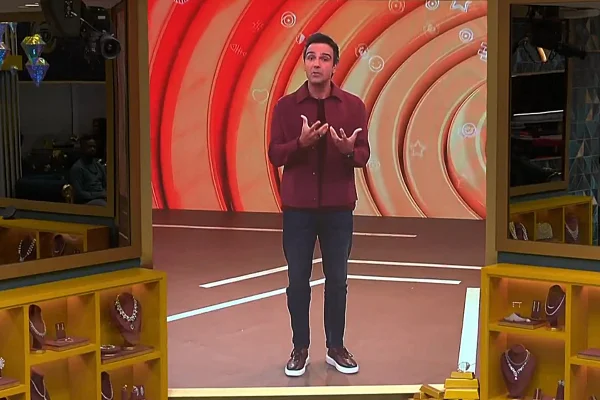 foto colorida de Tadeu Schmidt apresentando o BBB 26 - METRÓPOLES
