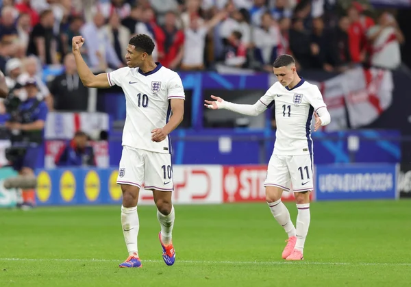Bellingham e Phil Foden - Metrópoles