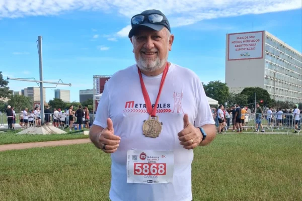 Imagem colorida de Carlos Vieira, presidente da Caixa, no Metrópoles Endurance - Corrida