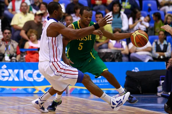 Jogadores brasileiros relembram passagens com Kobe Bryant