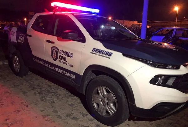 Viatura da Guarda Civil conduziu o suspeito à Central de Polícia