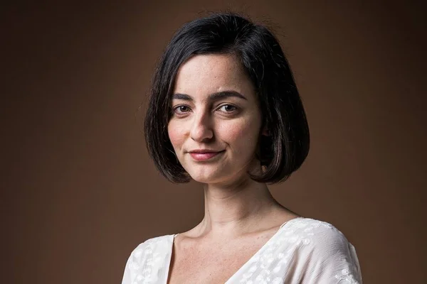 Julia Stocker como Justina em Éramos Seis