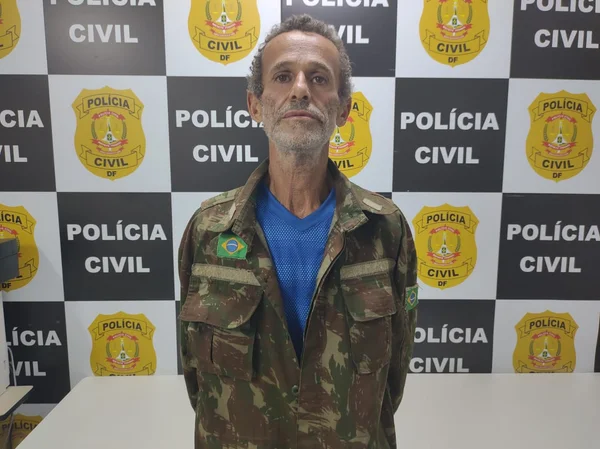 flanelinha cobrava para pessoas estacionarem em via pública