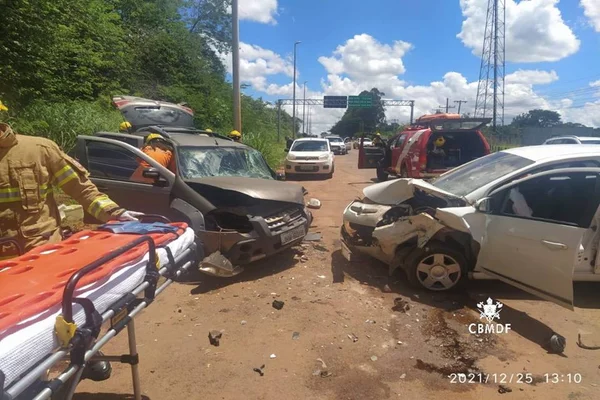 Colisão frontal na DF-080 deixa dois feridos neste feriado de Natal