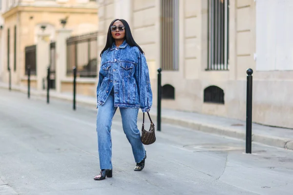 Jaqueta jeans no street style