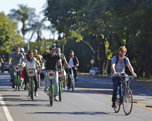 Jovens da geração Z querem carros, bikes, patins ou aplicativos? 