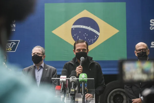 Doria visita região onde Bolsonaro nasceu para se contrapor a ele