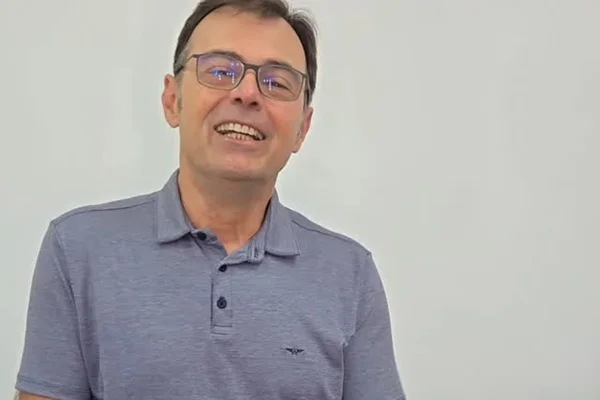 Tino Marcos pede emprego nas redes sociais e desabafa: "Tentando" - Metrópoles