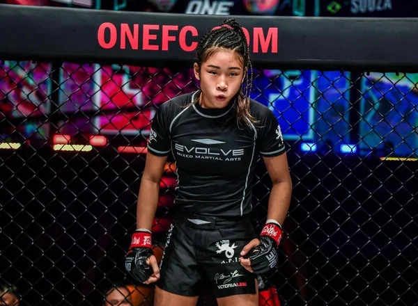 Quem era Victoria Lee, lutadora de MMA que morreu aos 18 anos