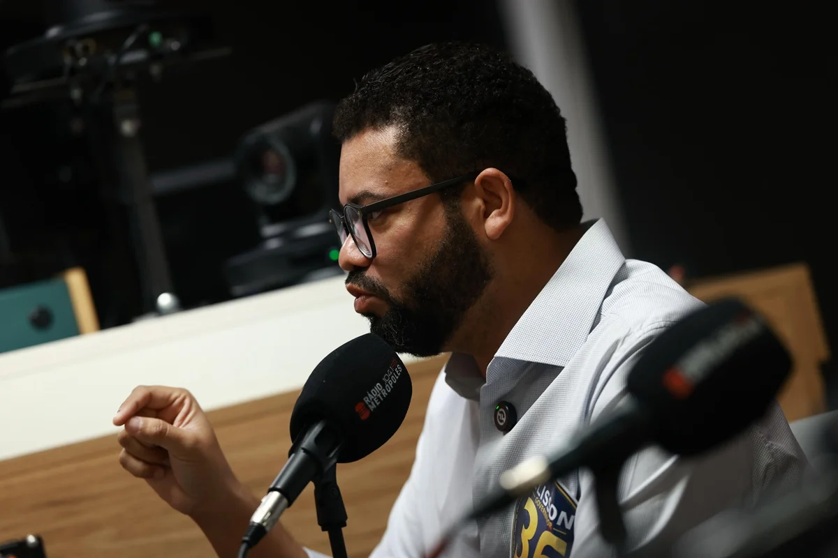 Durante a entrevista, o candidato apresentou propostas e respondeu a perguntas sobre o seu mandato Durante a entrevista, o candidato apresentou propostas e respondeu a perguntas sobre o seu mandato