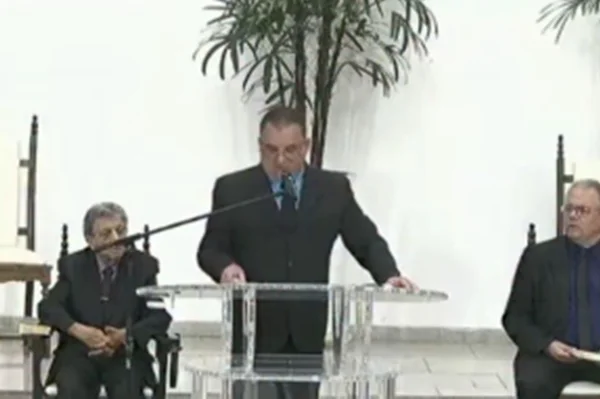 Vídeo de pastor admitindo “surra” no filho de 10 anos viraliza; veja