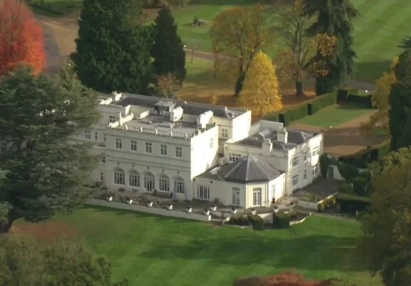 Polícia britânica faz buscas na Royal Lodge, antiga mansão de Andrew