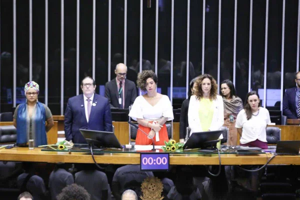 homenagem marielle franco anderson gomes câmara dos deputados - Metrópoles