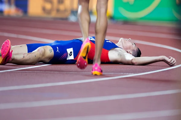 Imagem colorida do campeão olímpico Jakob Ingebrigtsen - Metrópoles
