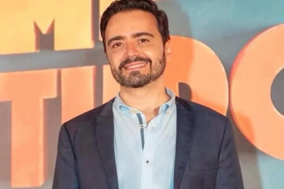 Daniel Ortiz posa no lançamento de Família É Tudo Daniel Ortiz posa no lançamento de Família É Tudo