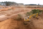 Construtora aterra bacias do sistema de drenagem em Ceilândia