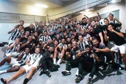 Elenco do Treze comemora vitória na 2ª fase. Elenco do Treze comemora vitória na 2ª fase.