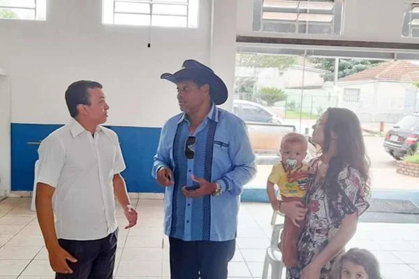 Pastor Valdemiro chega de avião em visita surpresa a cidade de MS