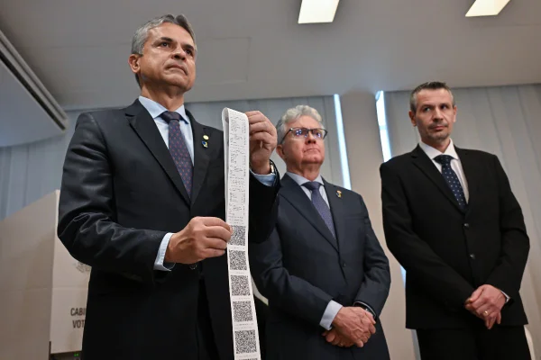 Eleições 2026: número de abstenções aumenta no 1º turno em MG - destaque galeria Eleições 2026: número de abstenções aumenta no 1º turno em MG - destaque galeria