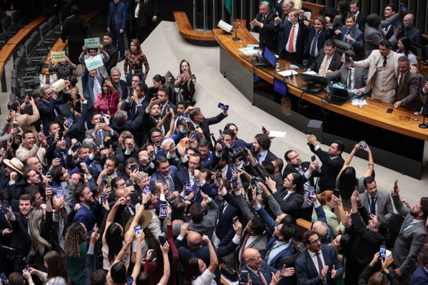 Brasil: onde a informação estressa e deprime (por Roberto Caminha Filho)