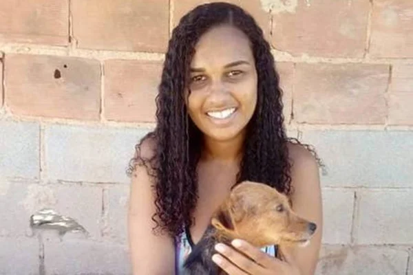 Mulher é torturada e morta na frente do filho de 6 anos