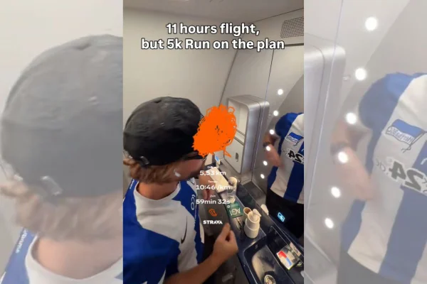 Corredor usa banheiro de avião para treinar em voo e choca passageiros