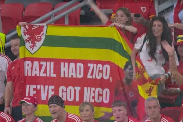 Torcida de País de Gales compara lateral Neco Williams com Zico