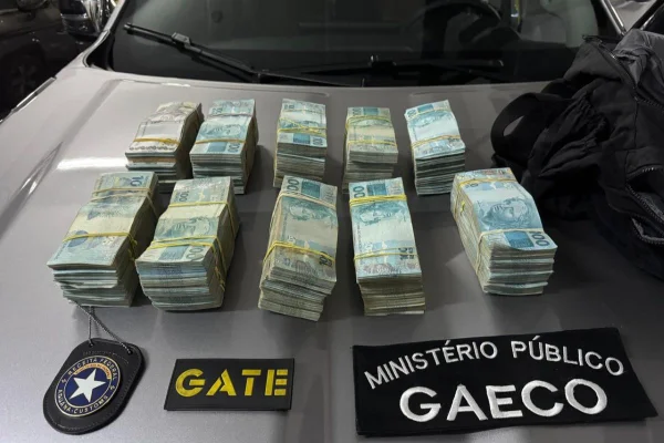 Postos e PCC: alvos de operação compraram helicóptero e Lamborghini