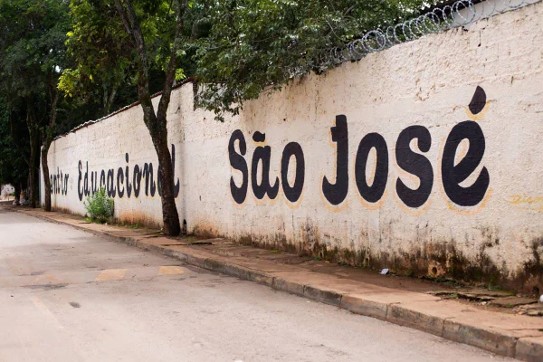 Estudante que esfaqueou colegas em escola foi contido por professor