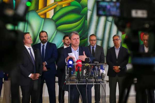 Reunião sobre ações no combate a intoxicação por metanol e investigação dos envolvidos