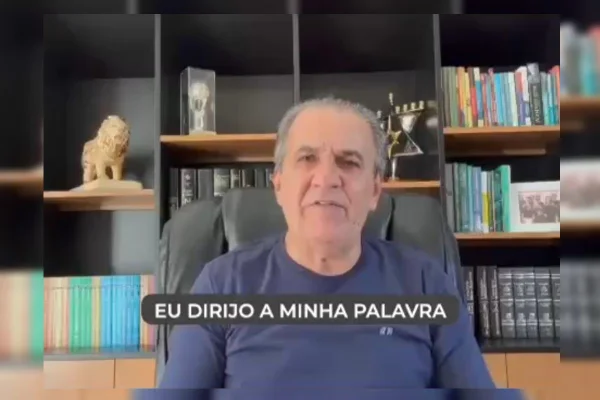 Imagem colorida do pastor Silas Malafaia