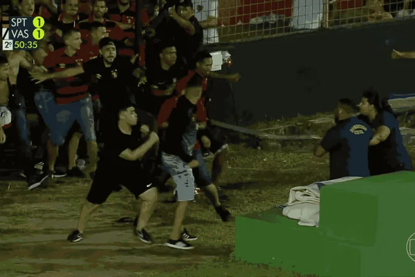 Vídeo: relembre briga generalizada que marcou último Sport x Vasco