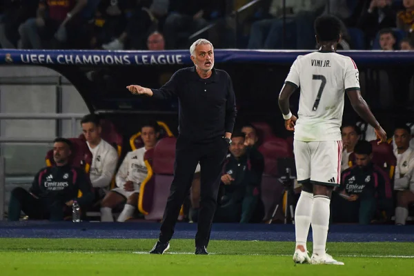 “Não é normal”, diz Mourinho sobre suspensão de quatro jogos a Vini Jr.