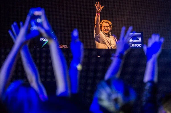 Boate traz Bruno Martini e Vinne para festa gratuita e beneficente
