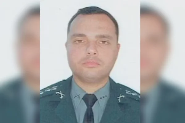 capitão Alessander Ribeiro Estrella Rosa