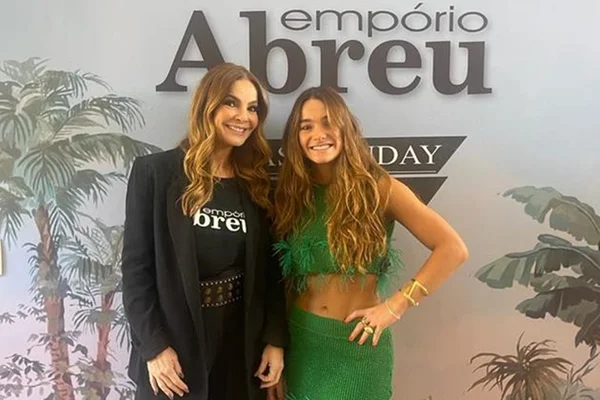 Mônica Hial reúne influencers em evento da Empório Abreu, em Uberaba
