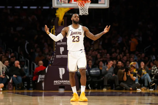 Após coronavírus e NBA suspensa, LeBron pede para “cancelar 2020”