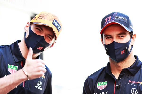 Max Verstappen e Sergio Pérez da Red Bull - Metrópoles
