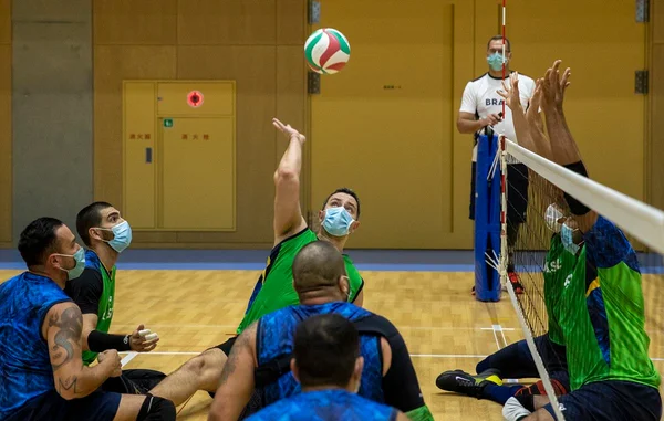 Equipe masculina do vôlei sentado