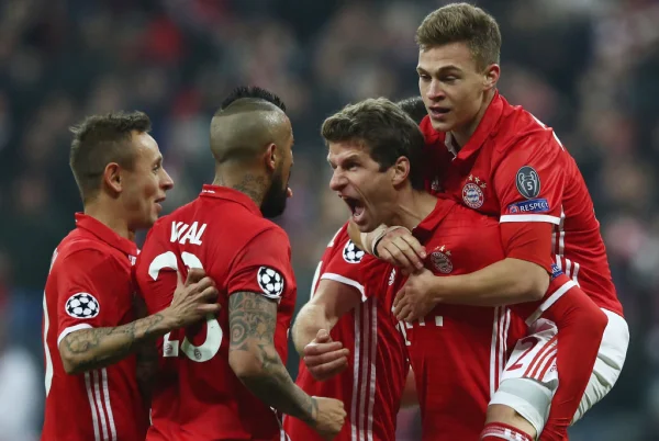 Imagem colorida do time do Bayern de Munique em 2017- Metrópoles