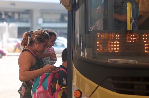 Passagens de ônibus e metrô voltam a ser reajustadas no DF