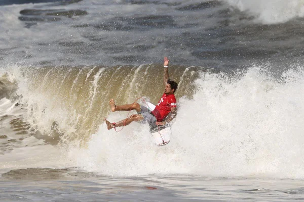 Após não se vacinar, Gabriel Medina perderá etapa do Mundial de surfe