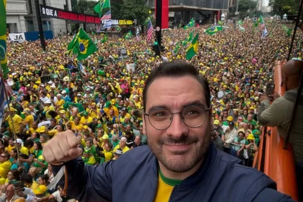 Imagem colorida mostra o vereador Thomaz Henrique (PL), de São José dos Campos - Metrópoles